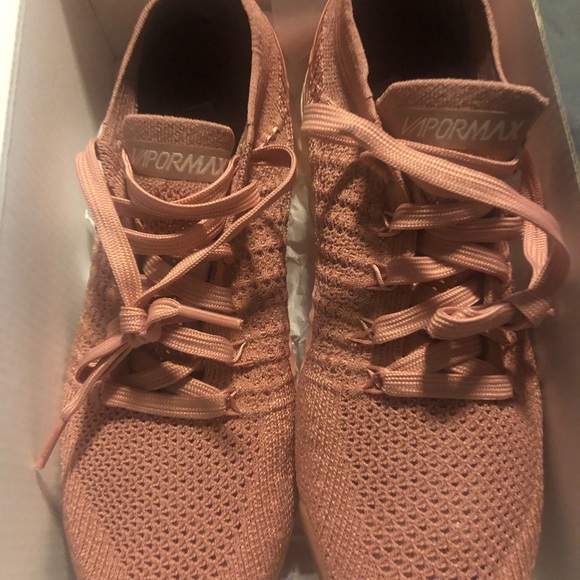 SOLD!!!!!!!Nike Vapormax flyknit 2 - Picture 2 of 5